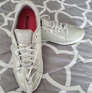 Ladies golf shoes